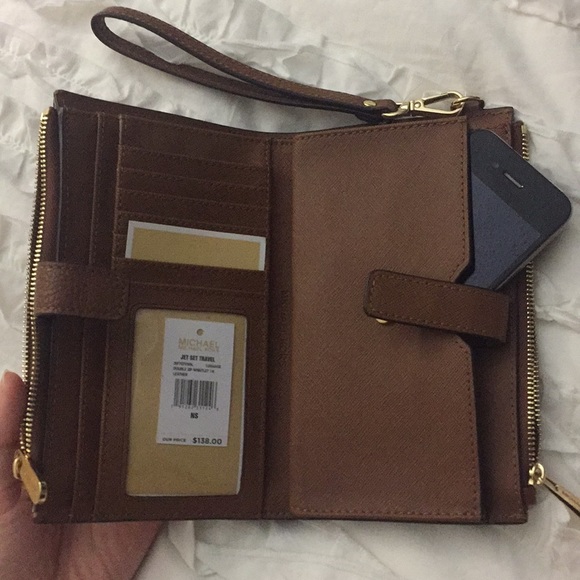 MK Jet Set Double Zip Leather Wristlet - Picture 5 of 7